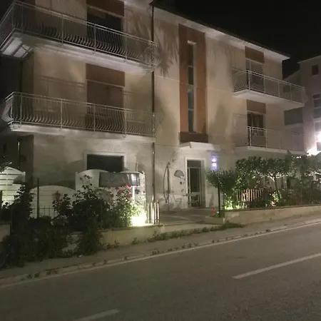 住宿加早餐酒店 Lagarolina Del Conero 4*